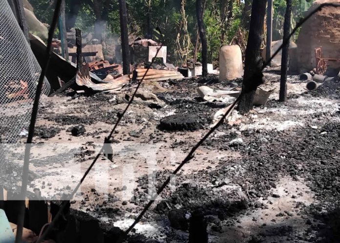 Foto: Incendio en una vivienda de una comunidad en San Juan del Sur / TN8 Foto: Incendio en una vivienda de una comunidad en San Juan del Sur / TN8