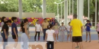 Foto: Academia de voleibol en el parque Las Piedrecitas / TN8