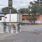 Sujeto armado roba celular a jovencita en pleno día en el Bo. Omar Torrijos, Estelí Sujeto armado roba celular a joven en pleno día en el barrio Omar Torrijos, Estelí