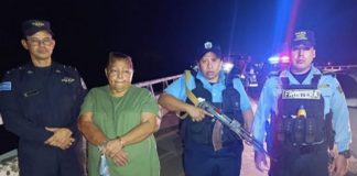 Foto: Policía Nacional captura y entrega a mujer, miembro de la MS-13 buscada en El Salvador /Cortesía