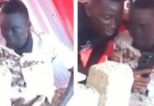 Albañil es colocado en “posición de trabajo” durante su propio funeral (VIDEO) Foto: Cuerpo sin vida del albañil fue puesto en una “posición de trabajo”/Cortesía