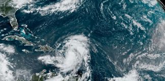 Foto: Ernesto se convierte en huracán al norte de Puerto Rico /Cortesía