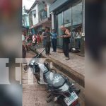 ¡Indignación en Bluefields! En plena vía pública un sujeto trato de estrangular a un perro Foto: ¡Indignación en Bluefields! En plena vía pública un sujeto trato de estrangular a un perro/TN8