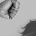 Reino Unido planea clasificar la misoginia extrema como terrorismo Foto: Reino Unido está considerando clasificar la misoginia extrema/Cortesía