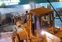 Delincuentes intentan robar con una excavadora a un banco (VIDEO) Foto; Intentan robar con una excavadora un banco en España/Cortesía