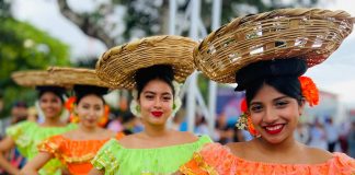 Foto: Ocho municipios exhiben vestimenta tradicional en el Festival de la Cotona en Nicaragua