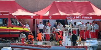 Foto: Naufragio de lujo en Sicilia: seis pasajeros aún desaparecidos
