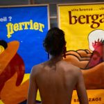 Exposición naturista en Marsella: sin ropa, pero con zapatos Foto: Exposición naturista en Marsella: sin ropa, pero con zapatos