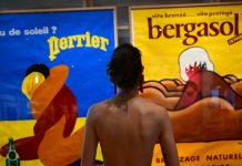 Exposición naturista en Marsella: sin ropa, pero con zapatos Foto: Exposición naturista en Marsella: sin ropa, pero con zapatos
