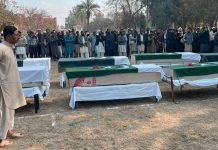 Horror en Pakistán: 12 policías asesinados en despiadada emboscada Foto: Mueren doce policías en un atentado en Pakistán /Cortesía
