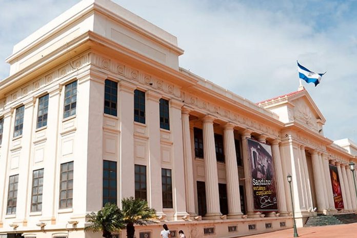1 Foto: La toma del Palacio Nacional como una hazaña extraordinaria / Cortesía