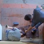 En Vietnam cámaras de seguridad captan brutal asesinato Foto:Cámaras de seguridad captan brutal asesinato en Vietnam/ Créditos