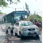 Taxista arrecho le dice «hasta de lo que va a morir» a busero en Managua Foto: Taxista arrecho le dice "hasta de lo que va a morir" a busero en Managua/ TN8