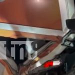 Hombre en estado de ebriedad colisiona contra bus de Costa Azul Foto: Integrantes de Costa Azul se llevan el susto de sus vidas /TN8