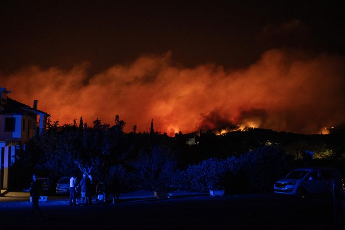 2 Foto: Grecia ordena nuevas evacuaciones por incendios incontrolables