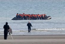 Francia: mueren dos migrantes que intentaron cruzar el canal de la Mancha Foto: Autoridades de Francia, añaden que unas 50 personas fueron rescatadas/Cortesía