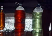 En EE.UU hombre intenta matar a su hijo obligándolo a beber gasolina Foto: Hombre admite haber obligado a su hijo de 4 meses a beber gasolina/Cortesía