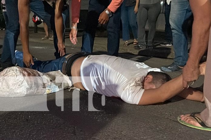 Foto: Peatón y motociclista resultan gravemente heridos en accidente de tránsito en Juigalpa Foto: Peatón y motociclista resultan gravemente heridos en accidente de tránsito en Juigalpa