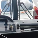 Taxista «carebarro» se planta frente a un bus en Managua (VIDEO) Foto: Caos en Managua /cortesía