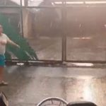 4 mujeres se reparten golpes en una calle de Honduras (VIDEO) Foto: Cuatro mujeres se enfrentan a golpes en Honduras /Cortesía