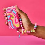 Nokia y Mattel lanza móvil de Barbie que desafía el mundo digital Foto: fabricante de teléfonos Nokia, en asociación con Mattel, lanzaron nuevo teléfono/Cortesía