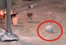 Foto: una familia en se hace viral tras usar a Alexa para rezar el rosario en un velorio/Cortesía