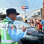 Tres heridos en choque entre motocicleta y taxi en Jalapa Foto: Tres heridos en choque entre motocicleta y taxi en Jalapa/TN8