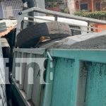 Camión cargado de arena se estrella contra vivienda en Juigalpa Foto: Camión cargado de arena se estrella contra vivienda en Juigalpa/TN8