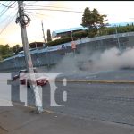 ¡El taxi volador! Conductor acelera vehículo y pone en riesgo su propia vida en Managua Foto: ¡El taxi volador! Conductor acelera vehículo y pone en riesgo su propia vida en Managua/ TN8