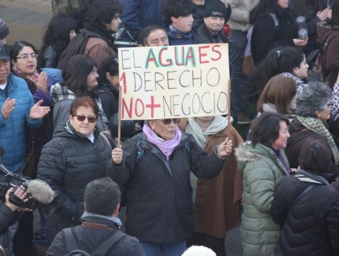 3 Foto: Protestas en Chile por cortes de luz y agua tras temporal/ Créditos