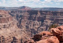 Estados Unidos: hombre muere tras caer desde el borde del Gran Cañón Foto: Estados Unidos, un sujeto trató saltar ilegalmente desde el borde del Gran Cañón/Cortesía