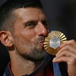 París 2024: Djokovic, el guerrero insaciable Novak Djokovic con el oro en París