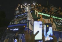 Khelif, campeona olímpica, regresa triunfalmente a Argelia Khelif regresa a Argelia