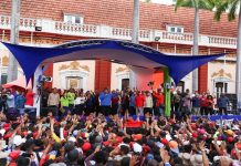Foto: Nicolás Maduro se une a la gran marcha de estudiantes y juventud en defensa de la Paz /Cortesía