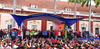 Foto: Nicolás Maduro se une a la gran marcha de estudiantes y juventud en defensa de la Paz /Cortesía