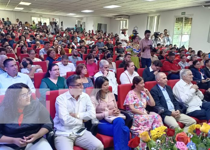 Foto: Homenaje a Tomás y Fidel desde la Universidad Nacional Agraria / TN8 Foto: Homenaje a Tomás y Fidel desde la Universidad Nacional Agraria / TN8