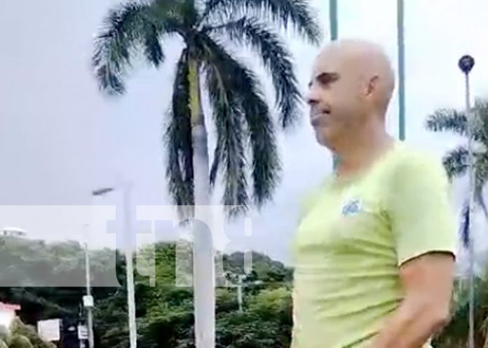 Foto: Deportan a hombre estadounidense por orinar monumento a Rubén Darío en San Juan del Sur / TN8 Foto: Deportan a hombre estadounidense por orinar monumento a Rubén Darío en San Juan del Sur / TN8