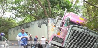 Foto: Motorizado casi muere aplastado por rastra en Estelí / TN8