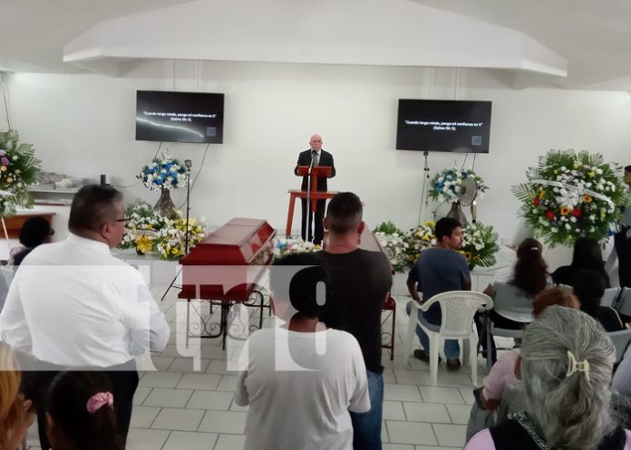 Foto: Sepultan a matrimonio de Rivas que falleció en accidente donde se involucra