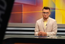 Foto: Jhon Zúniga en el Instituto de Cine y Televisión de la India