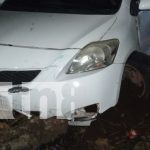 ¡Susto en Granada! Taxista choca contra puesto de fritanga y deja daños Foto: En Granada, taxi impacta contra un puesto de fritanga/TN8
