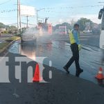 El rápido actuar de bomberos evita una catástrofe mayor en la Rotonda Cristo Rey Foto: El rápido actuar de bomberos evita una catástrofe mayor en la rotonda Cristo Rey/TN8