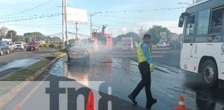 Foto: El rápido actuar de bomberos evita una catástrofe mayor en la rotonda Cristo Rey/TN8