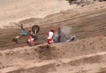 Hombre fue embestido por otros tres competidores en una carrera de motocross Foto: Accidente ocurrió durante una competencia de motocross en Argentina/Cortesía