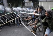 Violenta represión en Argentina deja a niños y ancianos afectados Foto: Represión en Argentina /cortesía