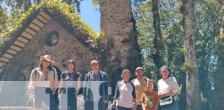 Foto: Hongos de Nicaragua en una caminata con un grupo de turistas por la zona de Lindau en Selva Negra, Matagalpa/TN8