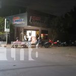 Sujetos armados roban minisúper y a sus clientes en el Bo. Cristo del Rosario en Managua Foto: Sujetos armados roban minisúper y a sus clientes en el Bo. Cristo del Rosario en Managua/TN8