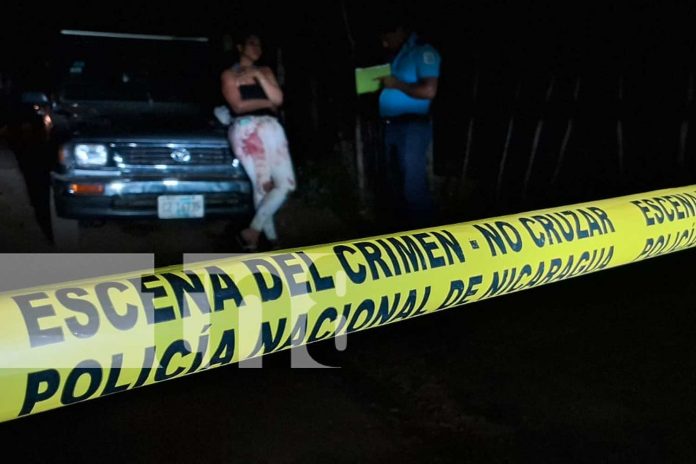 Foto: Le da raid a una