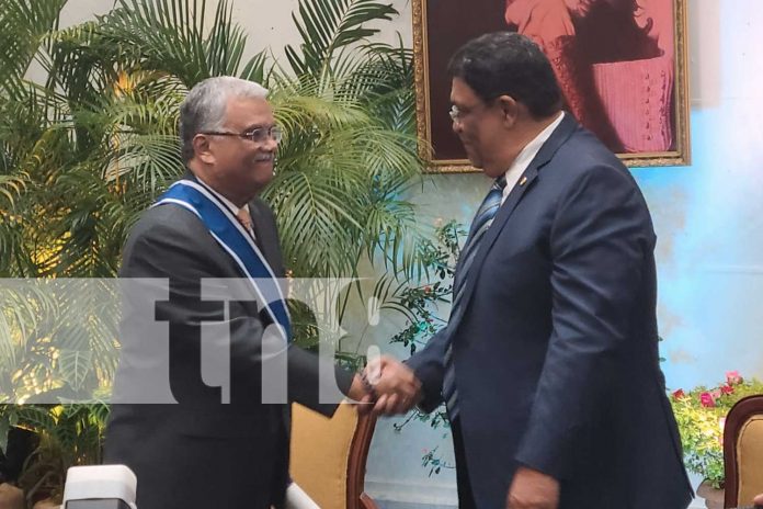 1 Foto: Embajador de Panamá recibe la Orden José de Marcoleta en grado de Gran Cruz/TN8