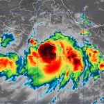México en alerta: Huracán John toca tierra en categoría 3 Foto: El huracán John de categoría 3 toca tierra en México /Cortesía